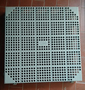 PLASTONELLA No.270イタリアデザイン4方向エントリー赤の正方形プラスチックタイル40.8x40.8x 5H両面パレット - Product Image 2