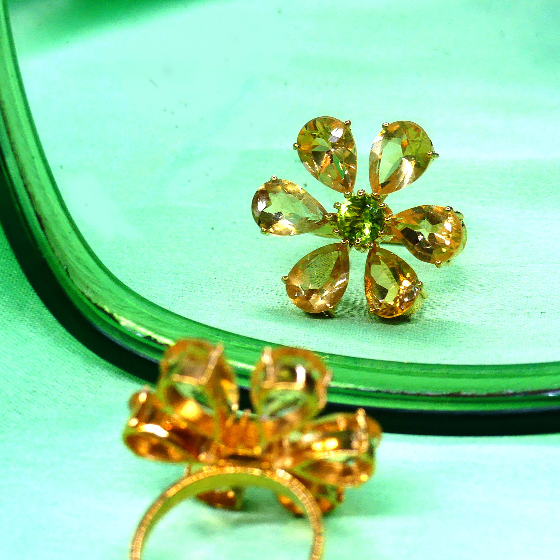 สีเหลือง