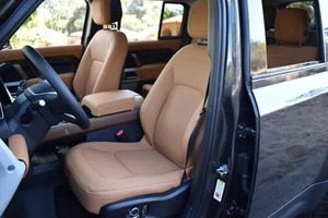 En çok satan 2023 Land Rover Defender 130 - Product Image 4