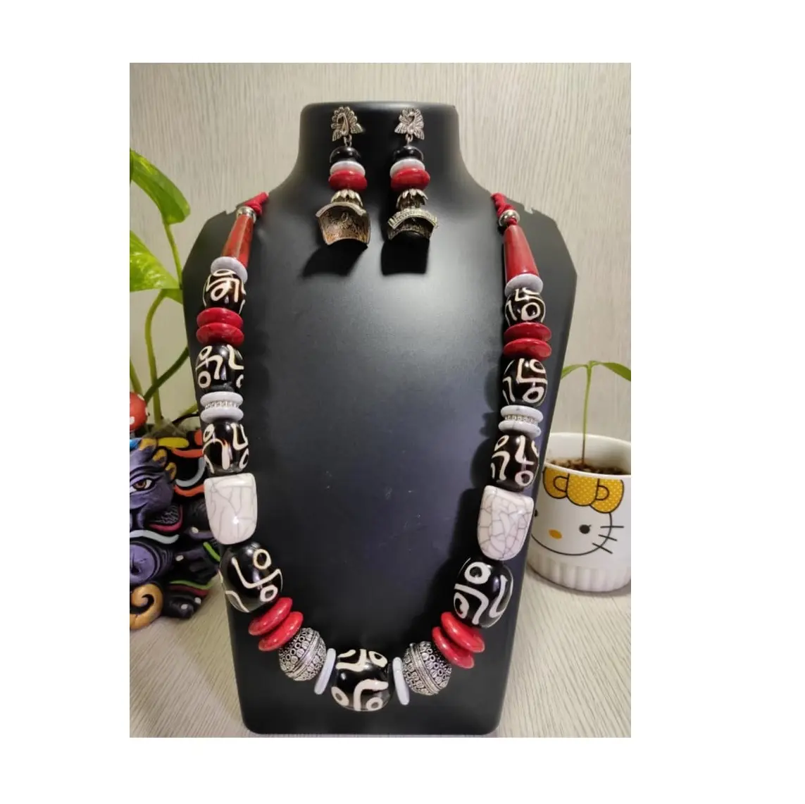 Collane di perline in resina e vetro su misura con motivi colorati adatti per orecchini di design di gioielli