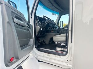 Düzgünce kullanılan 2017 Ken değer T680 2 A x l e traktör şimdi satışa hazır - Product Image 4