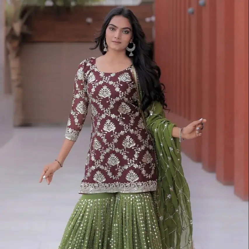 فساتين نسائية (سراويل وقمصان) من فولبارى وهي فساتين هندي وباكستاني من Shalwar وKameez