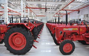 工厂价格24 HP Mahindra 245 DI果园农用拖拉机价格便宜
