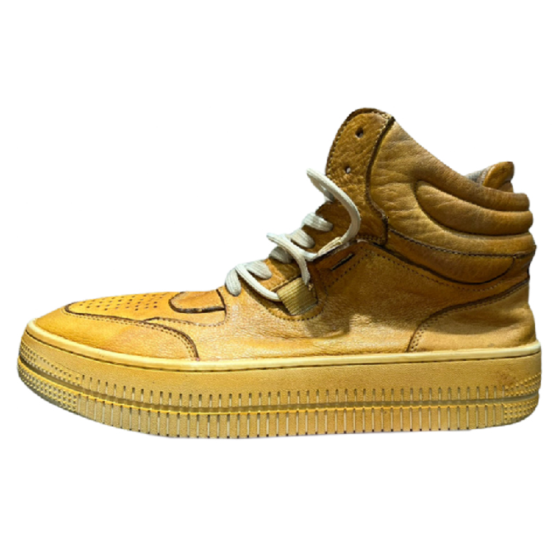 สีน้ำตาล