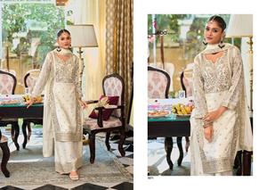 Zarif Chinon Kurti Dupatta ve Plazo şenlikli günler için mükemmel güzel nakış çalışmaları ile Set - Product Image 3