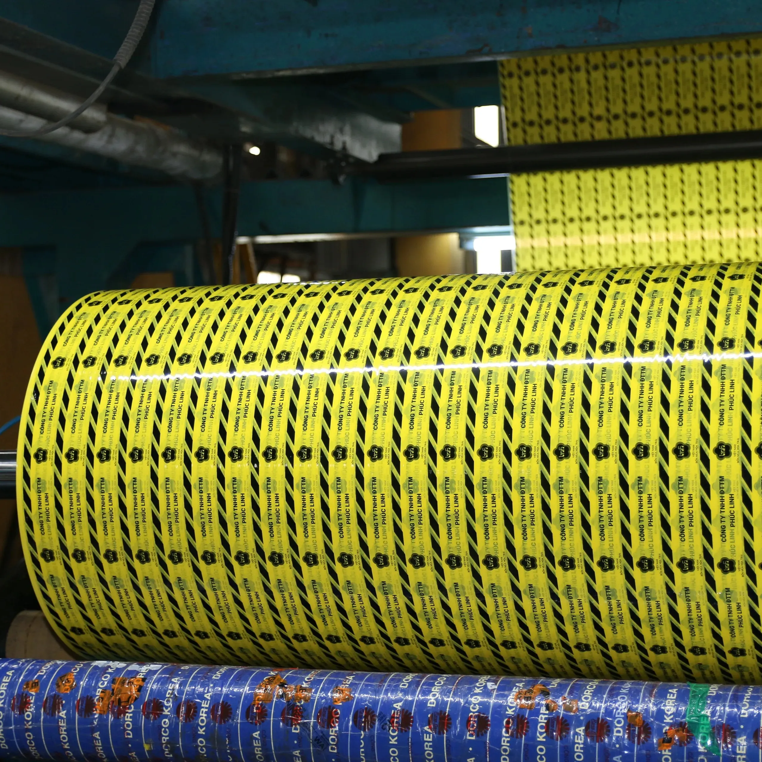 Производитель хрупкой уплотнительной ленты акриловая клейкая прозрачная упаковочная лента из БОПП