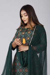 女性インド3セットクルティファッション刺Embroideryフローラルデザイナーネック七分袖クルティス