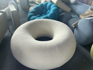 现代设计圆形圆形天鹅绒搁脚凳，用于客厅家具搁脚凳，打造Boa Pouf