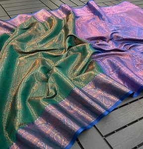 印度设计师Banarasi手织机pattu kanjivaram真丝重铜zari，对比丰富的pallu和锦缎衬衫真丝