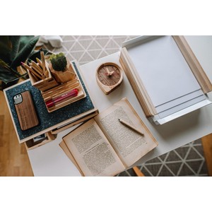 Moderne hölzerne Tisch uhr, kleine Schreibtisch uhr, Schreibtisch organization geschenk für Papas Büro, Einweihung geschenk
