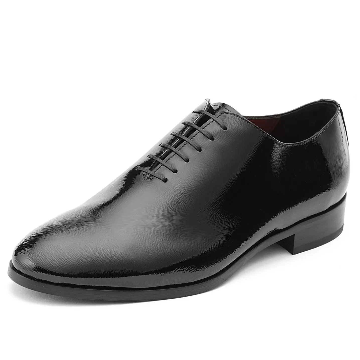 El zapato Oxford de charol negro, hecho a mano en Italia