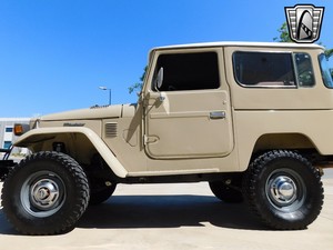 1974年トイオタFJ40 3.9L 4X4ヴィンテージカーコレクションAWDファブリックシート付きR18タイヤマニュアルギアボックス左ステアリング送料無料 - Product Image 3