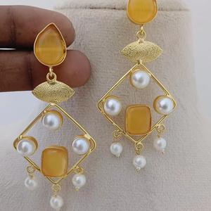 <span class=keywords><strong>Ruby</strong></span> Pearl Dangler Ohrringe Set Regal und festlicher Look Bulk Product Custom ized Design Modernes Muster