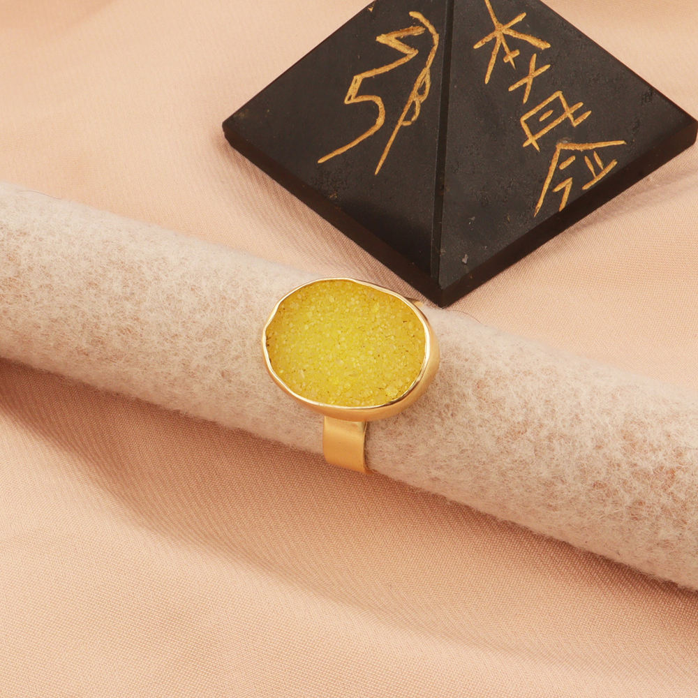 สีเหลือง