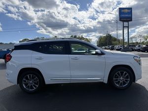 Düzgünce kullanılan 2023 G M C arazi Denali AWD