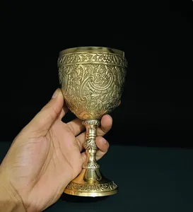 גביע יין בציר נחושת גביע גביע פליז לקיום כוס גביע זהב ארתור המלך גביע נושא מימי הביניים של מהאק אימפקס