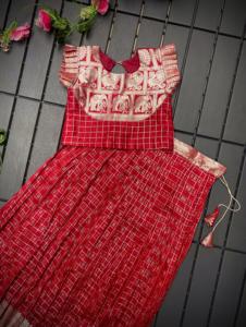 时尚的Kanchipuram <span class=keywords><strong>Lehenga</strong></span>儿童侧开袖衬衫 & Latkans