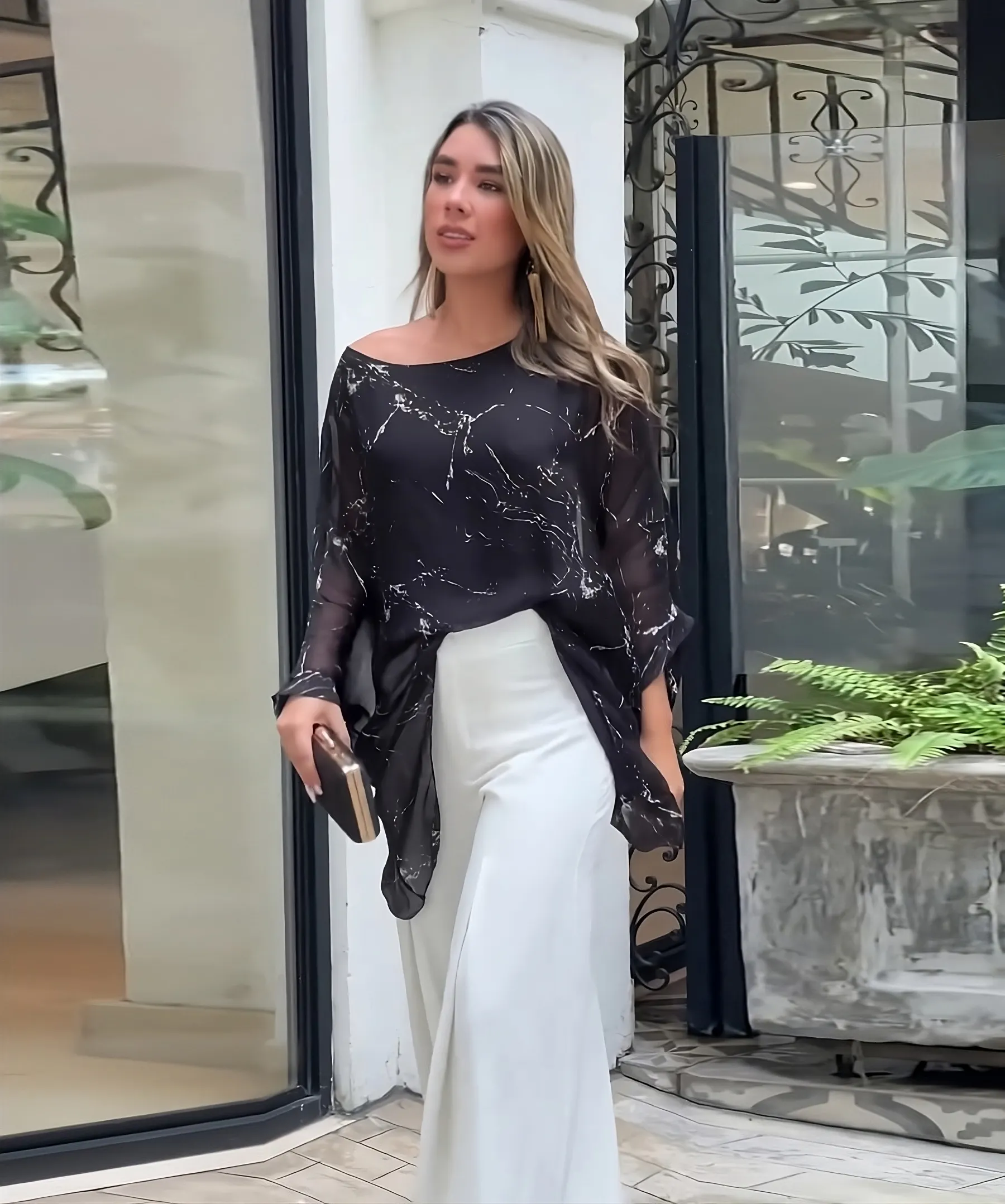 Audace e bello: Top oversize in seta nera con Set Co-Ord di pantaloni larghi interni + bianchi