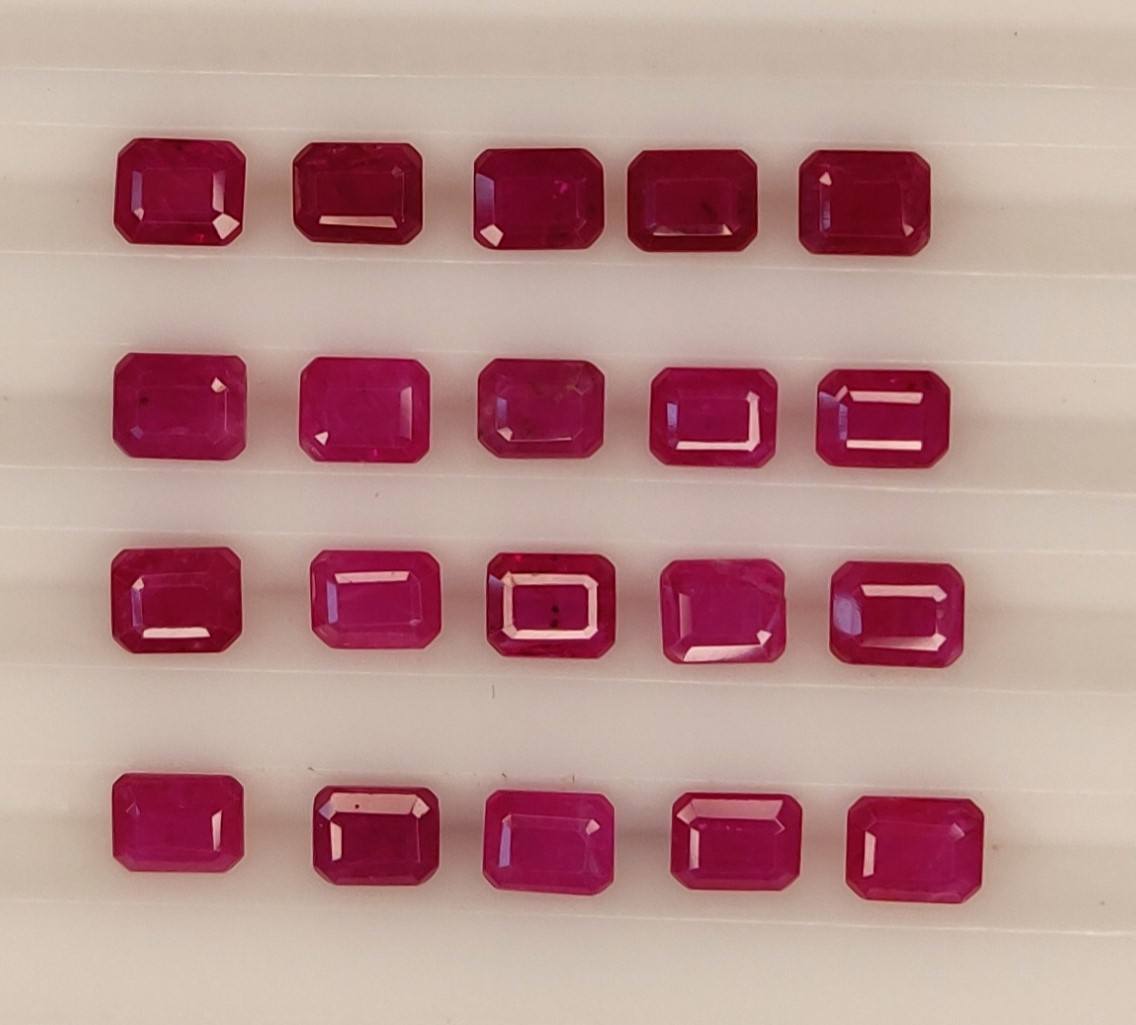 สีชมพูแดง