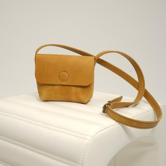 น้ำตาลอ่อน