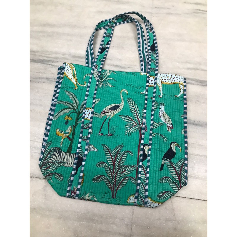 สีเขียวอ่อน