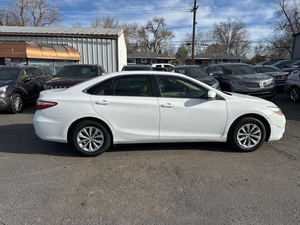 2016 גמרי tyota camry <span class=keywords><strong>le</strong></span>