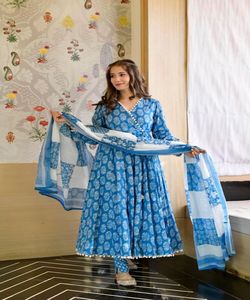 Attractive Designer Party Wear Ladies Wear Stone Work Indian Seasonable Silk Heavy Embroidered Women Adults India &amp; <strong>Pakistan</strong> 500 Apparel