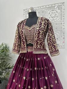 美しいきらめきのフェイクジョーゼットスパンコール刺Embroidery作品で装飾された新着ジョーゼットLehengaCholi with Dupatta