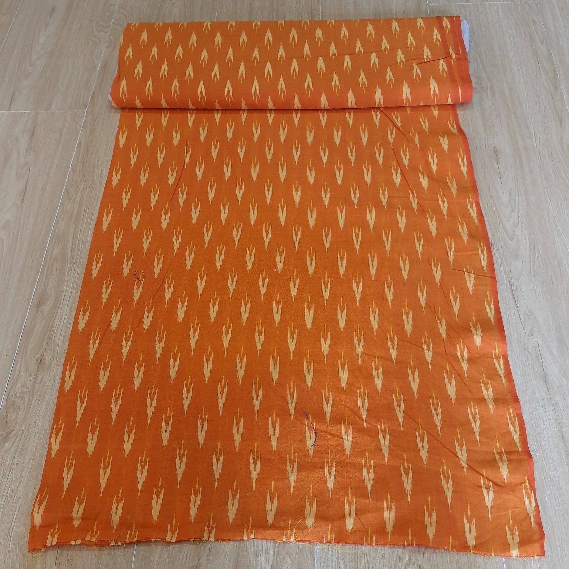 Katun murni dicetak kain tekstil pakaian untuk garmen Woven kustom cetak Ikat, desain baru katun polos menenun Handloom dicetak