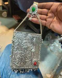 Özel yapılmış metal kabartmalı cep telefonu sapan tarzı sahipleri moda aksesuar mağazaları için taş kakma ile mevcut