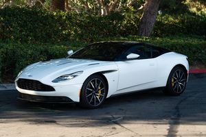 2017阿斯顿·马丁DB11 V12 Coupe RWD