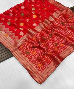 Rot bedruckter <span class=keywords><strong>Saree</strong></span> mit weißer Baumwoll bluse für einfache Hochzeits feier tragen Frauen