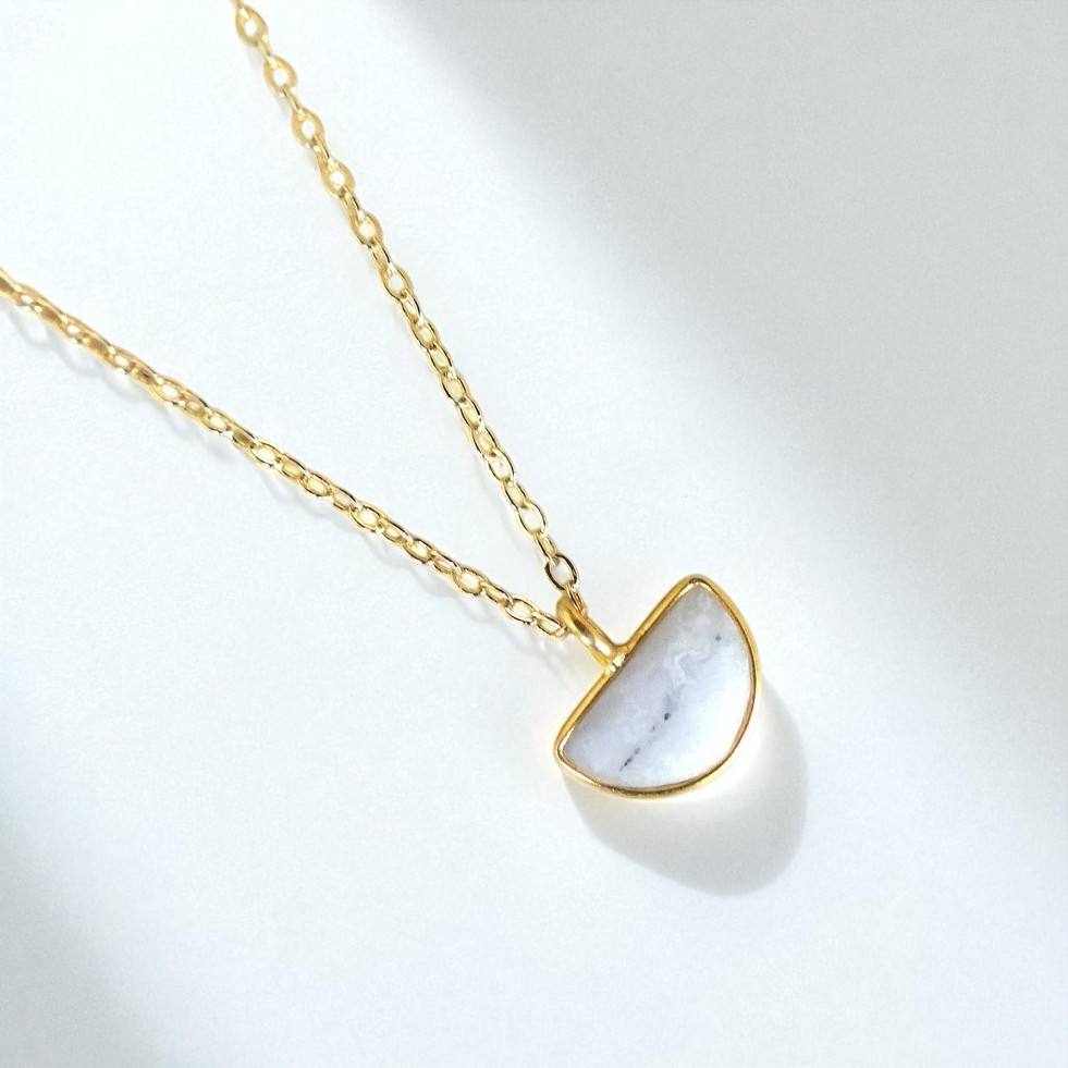 ลูกไม้สีฟ้า