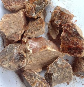 Loban reçinesini karıştırın-Frankincense, Gum Benzoin, sakız reçinesi ve Gum copal'dan yapılmıştır. Tütsü ve Dhoop yapımında kullanılır - Product Image 1