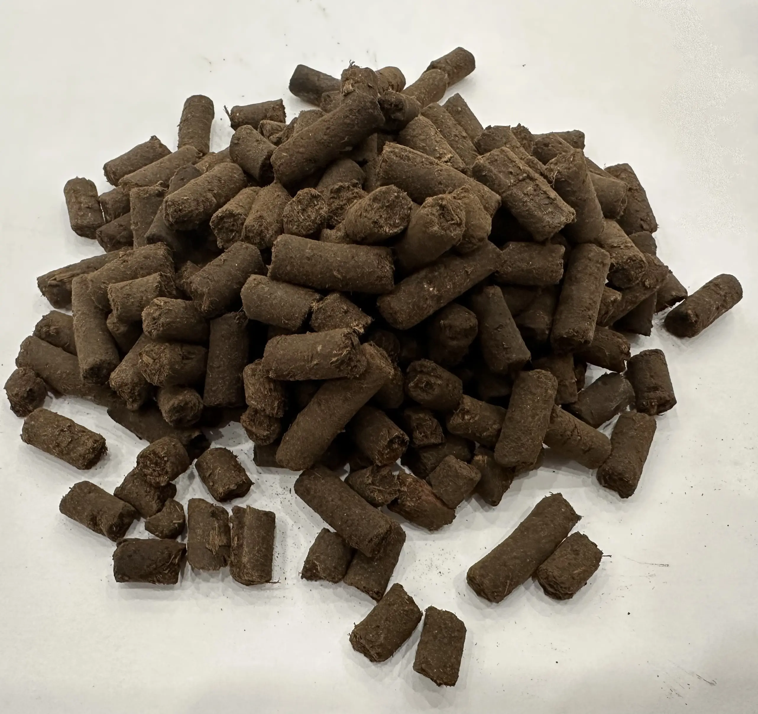 Best sale from factory with high quality Organic Fertilizer Raw material Beef manure 69% matter