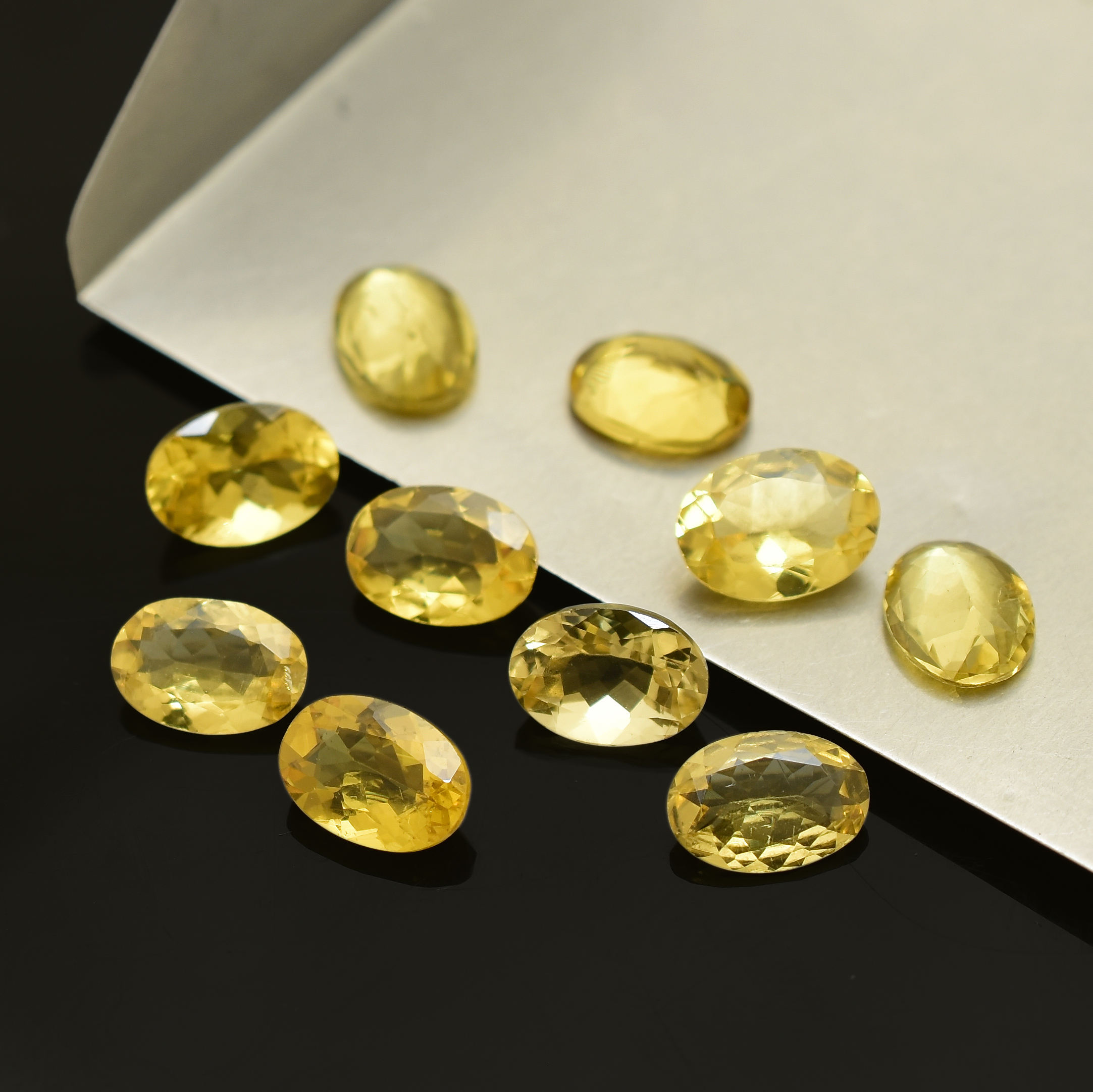 สีเหลือง