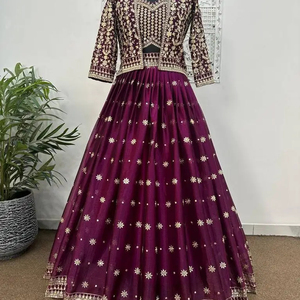 美しいきらめきのフェイクジョーゼットスパンコール刺Embroidery作品で装飾された新着ジョーゼットLehengaCholi with Dupatta