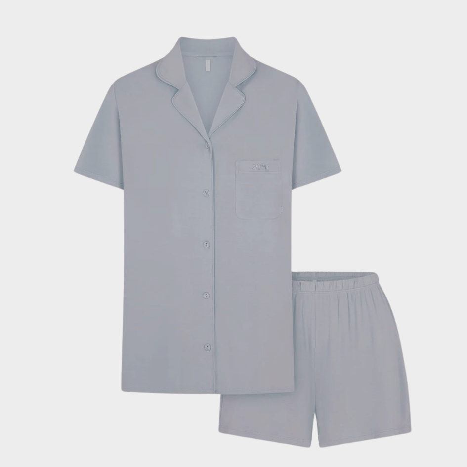 สีเทาเข้ม