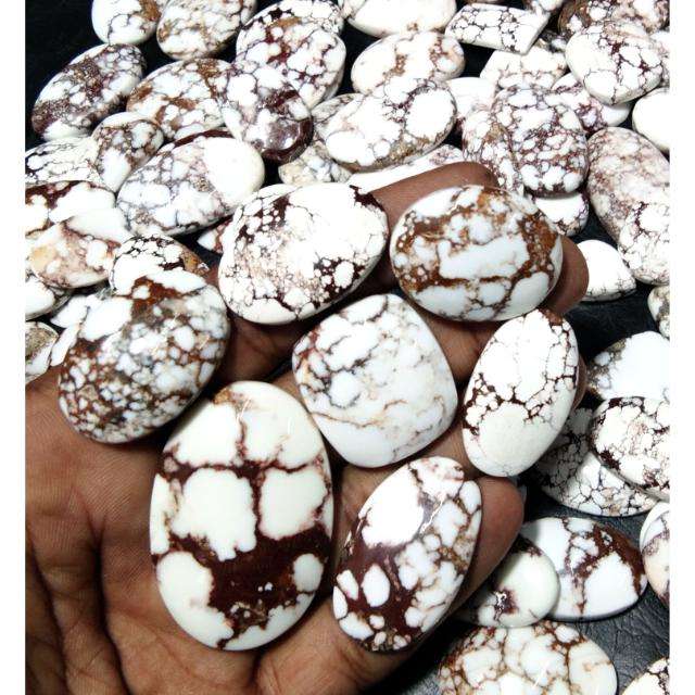 ขาวและน้ำตาล