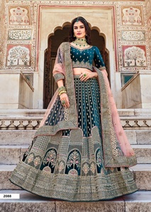 印度供应商提供的带有花式Dori作品和Zarkan作品设计师新娘服装Lehenga Choli的重型天鹅绒