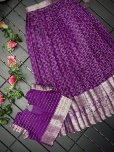 时尚的Kanchipuram <span class=keywords><strong>Lehenga</strong></span>儿童侧开袖衬衫 & Latkans
