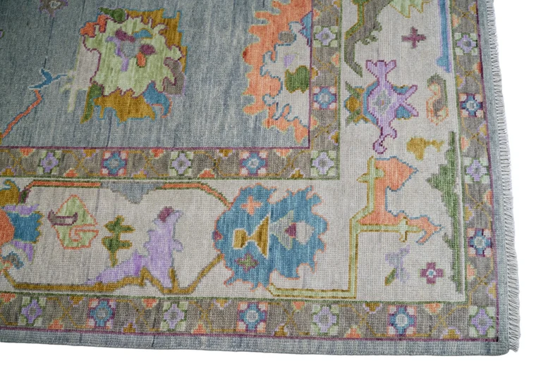 มีสีสัน