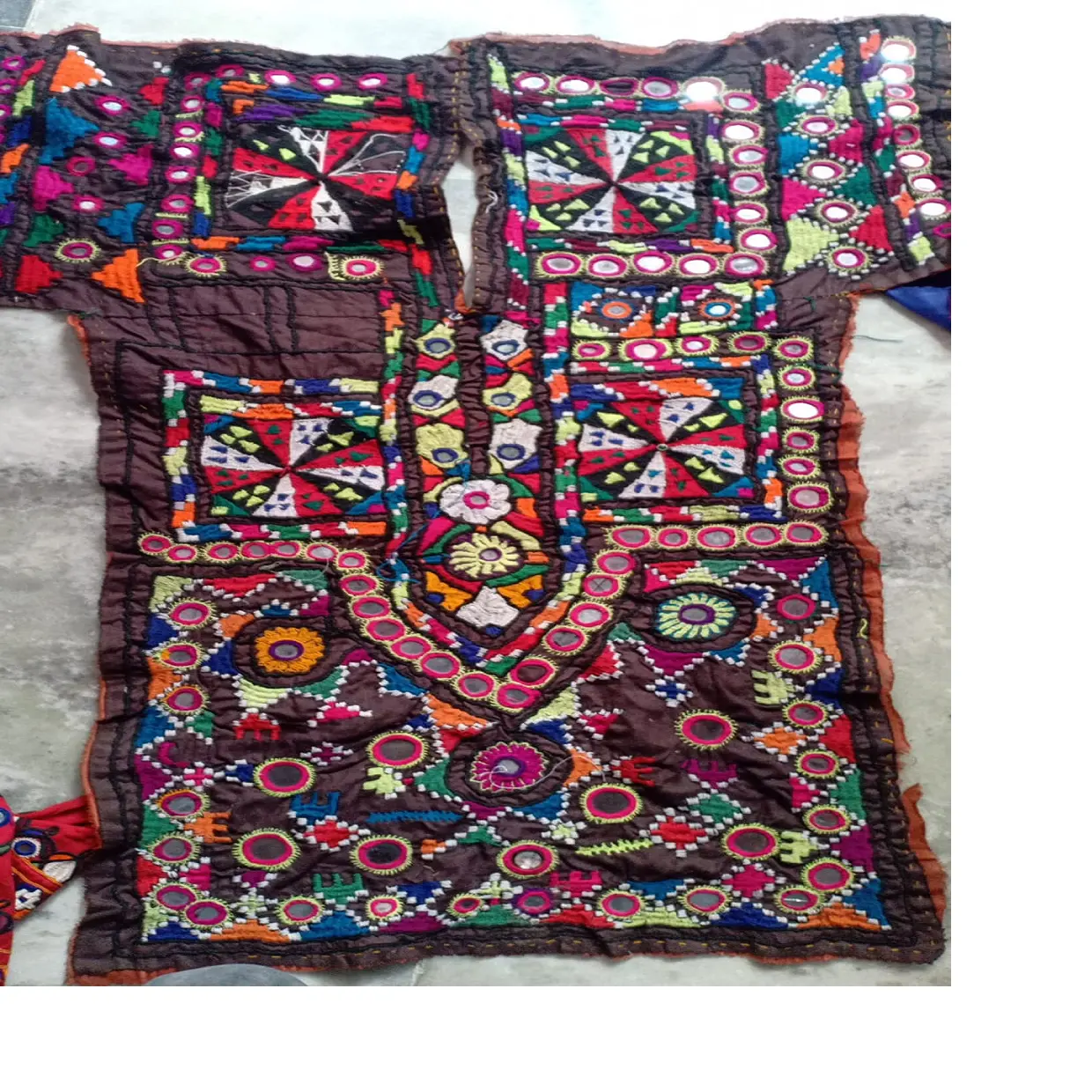 Parches bordados de estilo tribal, ropa antigua de base gris, ropa vintage real, adecuado para diseñadores textiles