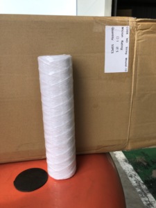 10英寸x 2.5英寸聚丙烯串缠绕沉淀物滤水器5微米 - Product Image 2