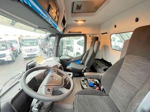 Kullanılmış/yeni MER-CE-DEZ B-ENZ ACTROS FASSI F255A üç yollu damper
