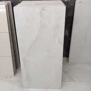 オニキスデザインモダンセラミック床タイル卸売供給光沢面600x1200mm滑り止めインテリアタイル高磁器インド