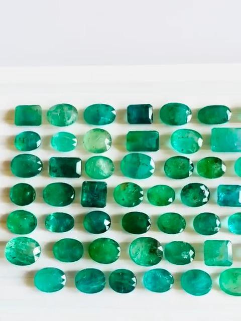 สีเขียว