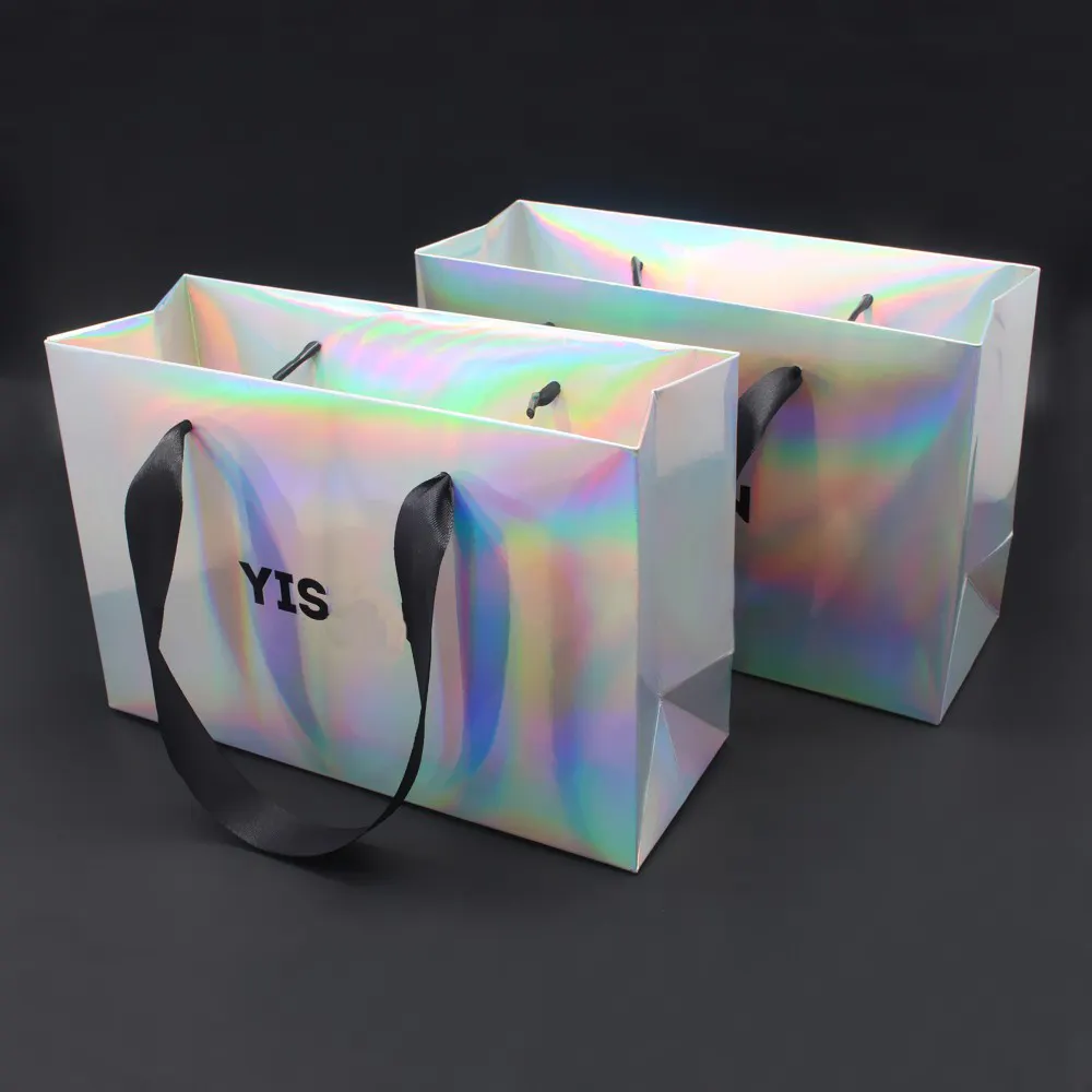 Bolsas de regalo iridiscentes de boutique de lujo holográfica láser con logotipo personalizado bolsa de papel de embalaje de ropa de lujo grande