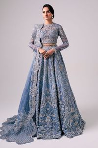 SKY BLUE BRIDAL BLOUSE、LEHENGA、DUPATTAのヘビー刺繍、埋め込み式クリスタルガラスビーズ、DABKAは2024年の結婚式に取り組んでいます - Product Image 2