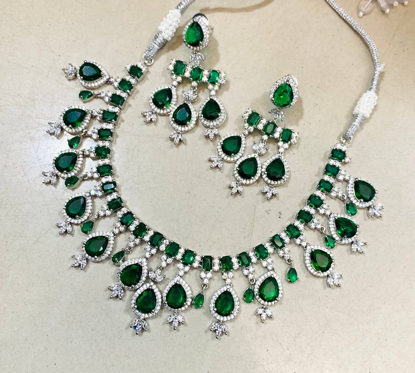 สีเขียว